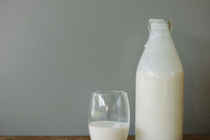 Kefir is a healthy drink that should be included in the daily diet. 