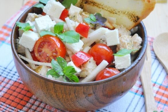 Muesli salad with basmati rice for anyone who wants to lose weight on a Mediterranean diet
