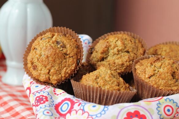 Oatmeal muffins with almonds - a fragrant dessert for those who want to lose weight on a Mediterranean diet